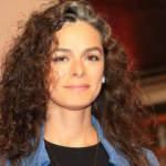 Özge Özpirinçci'den hayranlarından anlamlı istek!
