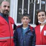 Vefa ekiplerinden tartıcı çocuğun ailesine destek