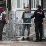 Bilim Kurulu &uuml;yesi uyardı: Yakın komşuluk ilişkileri koronavir&uuml;s&uuml;n yayılmasını hızlandırıyor