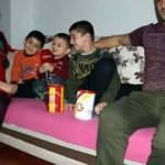 Çocukları için biriktirdikleri parayı bağışladılar