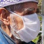 İla&ccedil;larını getiren sağlık ekiplerini g&ouml;r&uuml;nce g&ouml;zyaşlarını tutamadı