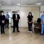 Koronavirüsü yenen 2 hemşire alkışlarla göreve döndü
