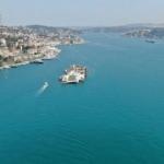 Şiddetli fırtına İstanbul Boğazının rengini değiştirdi