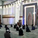 Televizyondan cemaatle namaz kılmak caiz mi? Diyanet açıkladı