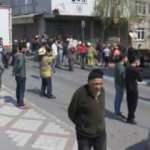 Yasağa aldırış etmediler, yangını söndüren itfaiyeyi izlediler