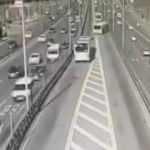 Metrobüs çarpa çarpa geldi! Avcılar'daki kaza saniye saniye kamerada