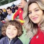 Sabri Sarıoğlu'nun oğlu pilot annesi Yağmur Sarıoğlu'nun y&ouml;nlendirmesiyle u&ccedil;ak kullandı!