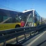 Son dakika: Avcılar'da iki metrobüs kafa kafaya çarpıştı, seferler durdu!