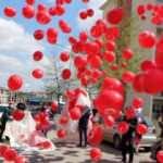 2 bin 323 balon, gökyüzüne bırakıldı