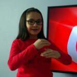 8 yaşında uzaktan eğitimle İstiklal Marşı'nı işaret diliyle okumayı öğrendi