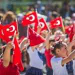 Evden çıkmayan aileler için 23 Nisan'da çocuklarıyla evde yapacakları etkinlikler