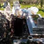 G&ouml;revli yoktu, damadı ve torunu tarafından toprağa verildi