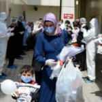 Koronavir&uuml;s tedavisi g&ouml;ren aynı aileden 10 kişi, alkışlarla taburcu oldu