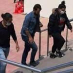 Sokakta uyuşturucu satan 2 kız tutuklandı