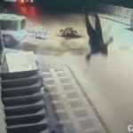 Ümraniye’de feci kaza! Motosikletli metrelerce havaya fırladı