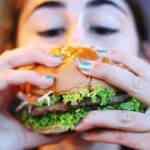 Unutarak ve bilmeden yemek içmek orucu bozar mı? 