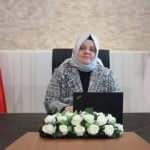 Bakan Zehra Z&uuml;mr&uuml;t Sel&ccedil;uk'tan &ccedil;ocukluk fotoğraflı 'Evde Kal' &ccedil;ağrısı