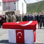 Bitlis'te şehit uzman çavuşlar için tören