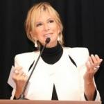 Usta oyuncu Filiz Akın koronavir&uuml;s ş&uuml;phesiyle hastaneye kaldırıldı