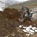 Yüksekova'da heyelan nedeniyle kapanan yol ulaşıma açıldı