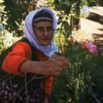 80 yaşındaki Hayriye ninenin en büyük zevki şiir okumak