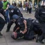 Almanya'da Kovid-19 tedirleri protesto edildi