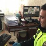 Bakan Selçuk'tan öğrencilere sözünü unutmayan trafik polisine tebrik