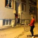 Bu davulcu çok farklı... Bülent Ersoy şarkılarıyla sahura uyandırıyor