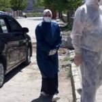 Covid-19 tedavisi gören sağlık çalışanı annesini kurbanlar keserek karşıladı