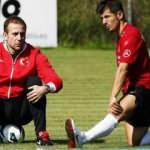 Emre Belözoğlu, Avcı için ikna etti!