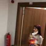 Karantinada doğum günü kutlanan Ece gözyaşlarını tutamadı