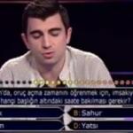 Kim Milyoner Olmak İster'de iftarın akşam ezanında yapıldığını bilmeyen yarışmacı tepki çekti