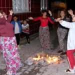 Romanlar Kakava’yı evlerinin önünde kutladı