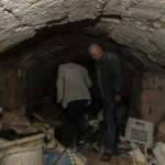 İnsanlardan ka&ccedil;tı, mağarada yaşıyor!