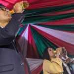 &Uuml;lkenin Cumhurbaşkanı 'Koronanın ilacını bulduk' diyerek i&ccedil;mişti! K&ouml;t&uuml; haber geldi!