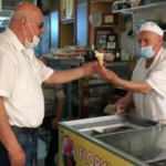 Sokağa çıkma izninde dondurma sattı