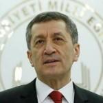 Bakan Selçuk'tan gençlere: Yaptığın her işi severek yap
