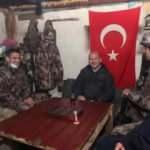 Bakan Süleyman Soylu, üs bölgelerinde asker ve polislerle bayramlaştı!