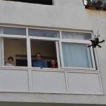 Drone ile çocuklara bayram harçlığı