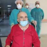 İki kez kalbi duran yaşlı adam koronayı yendi