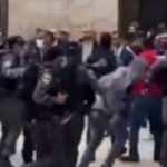 İsrail polisi, Filistinli yaşlı adamı yerde sürükledi