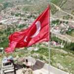 Kato Dağı'na dev Türk Bayrağı dikildi