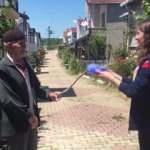 Dedelerinin bayramını sopanın ucana bağladıkları eldiveni öperek kutladılar