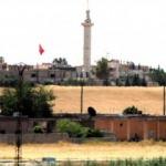 Suriye’nin Telabyad ilçesine Türk bayrakları asıldı
