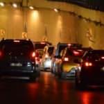 Virüsü unuttular, yolu kapatıp oyun havası oynadılar