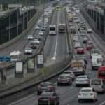 İstanbul'da normale dönüşün ilk günü trafik yoğunluğu