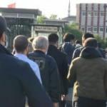 Metrobüs ve tramvay duraklarında tedirgin eden görüntü