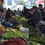 Pazarlarda maske var, sosyal mesafe yok