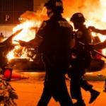 ABD sarsılıyor, her yerde olay var! 'Trump sığınağa g&ouml;t&uuml;r&uuml;ld&uuml;' iddiası