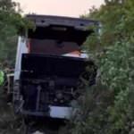 Felaketten kılpayı! Yolcu otobüsü yoldan çıktı